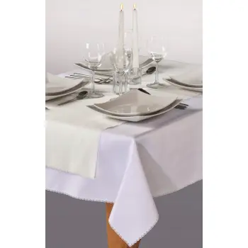 Plamoodporny z tkaniny obrus na stoł w kolorze białym 150x350 WYPRZEDAŻ