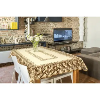 Obrus żakardowy prostokąt 140X220 krem-c. złoto